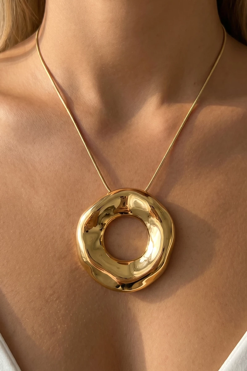 Smooth Chunky Open Circle Pendant Snake Chain Necklace