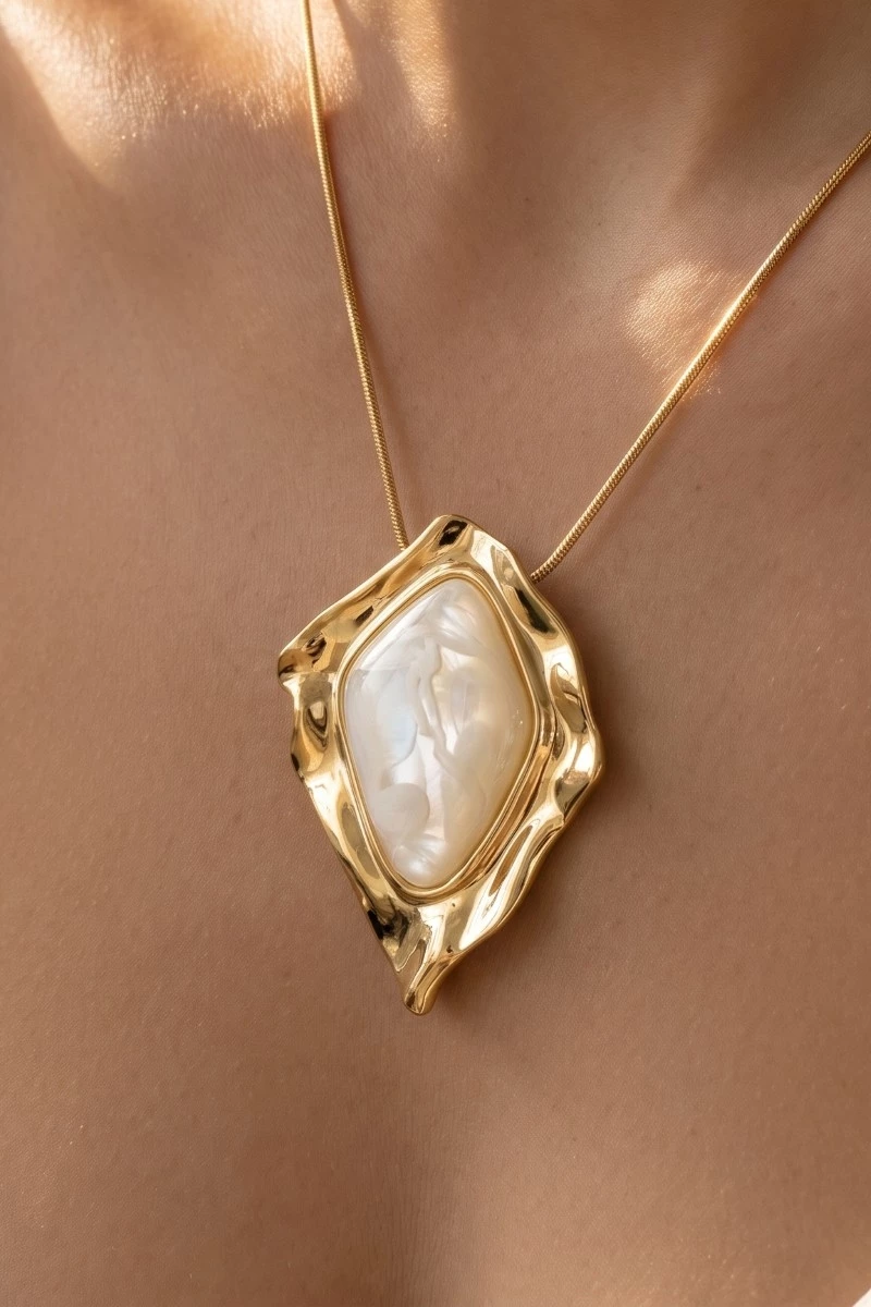 Molten Frame Marbled Stone Pendant Necklace