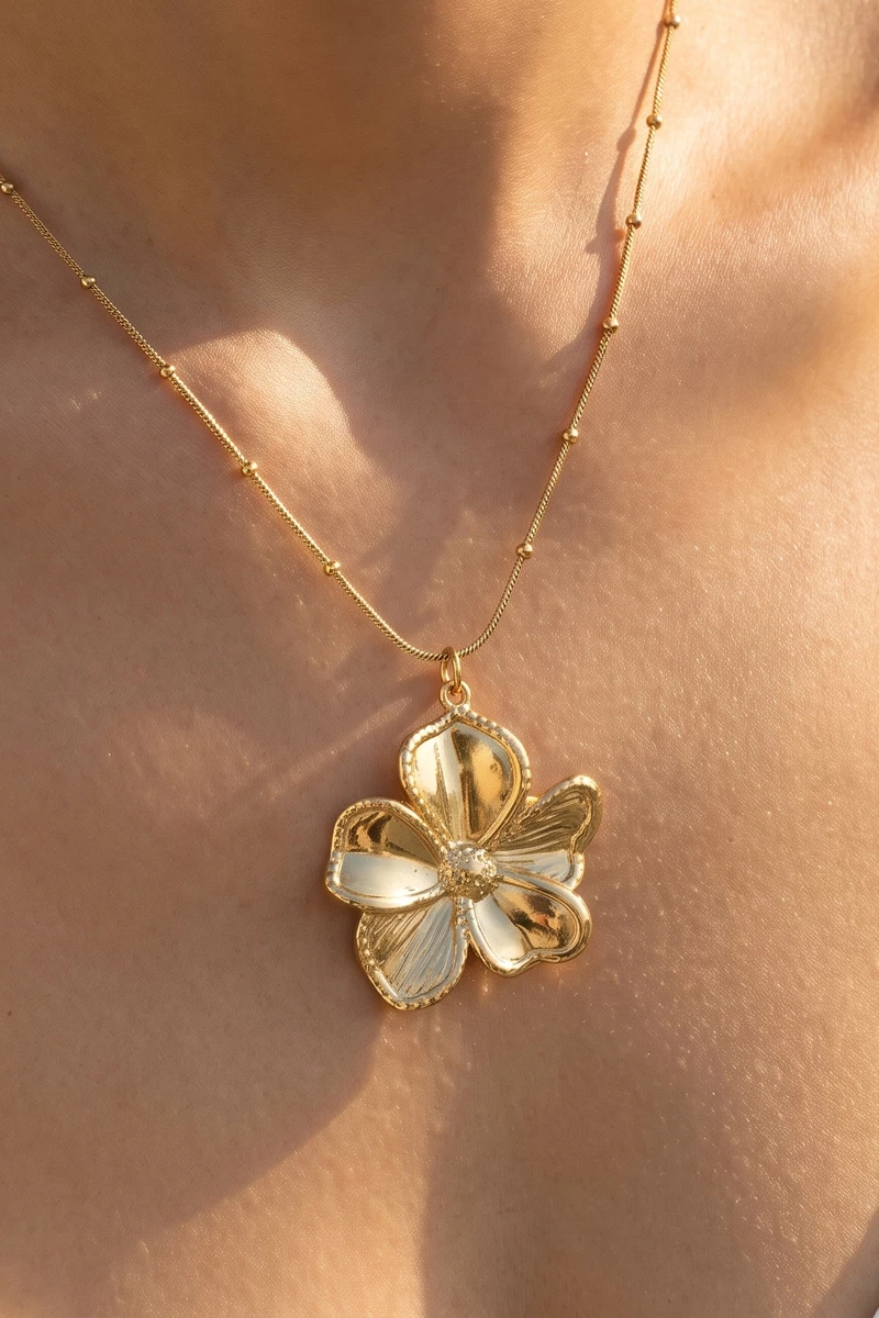 Smooth Petal Flower Pendant Necklace