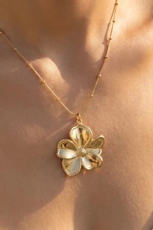 Smooth Petal Flower Pendant Necklace