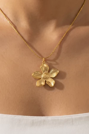 Etched Flower Pendant Coreana Chain Necklace