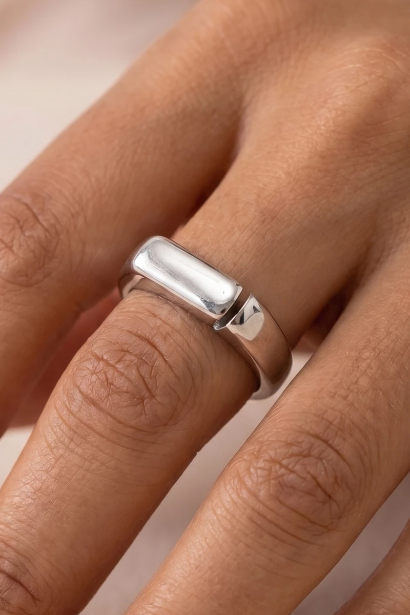 Smooth Flat Top Signet Style Band Ring