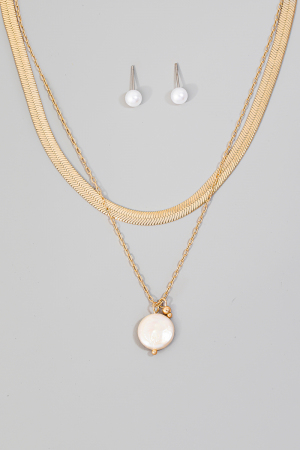 Pearl Pendant Layered Chain Necklace Set
