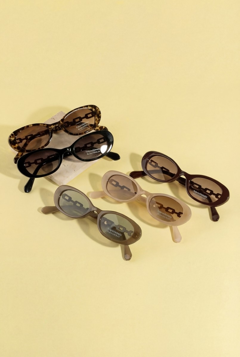 Retro Oval Sunglasses With Chunky Bold Frame