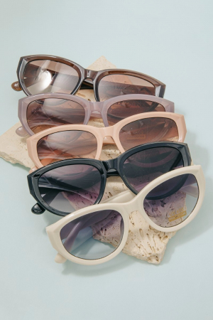 Chunky Thick Frame Oval Cat Eye Sunglasses