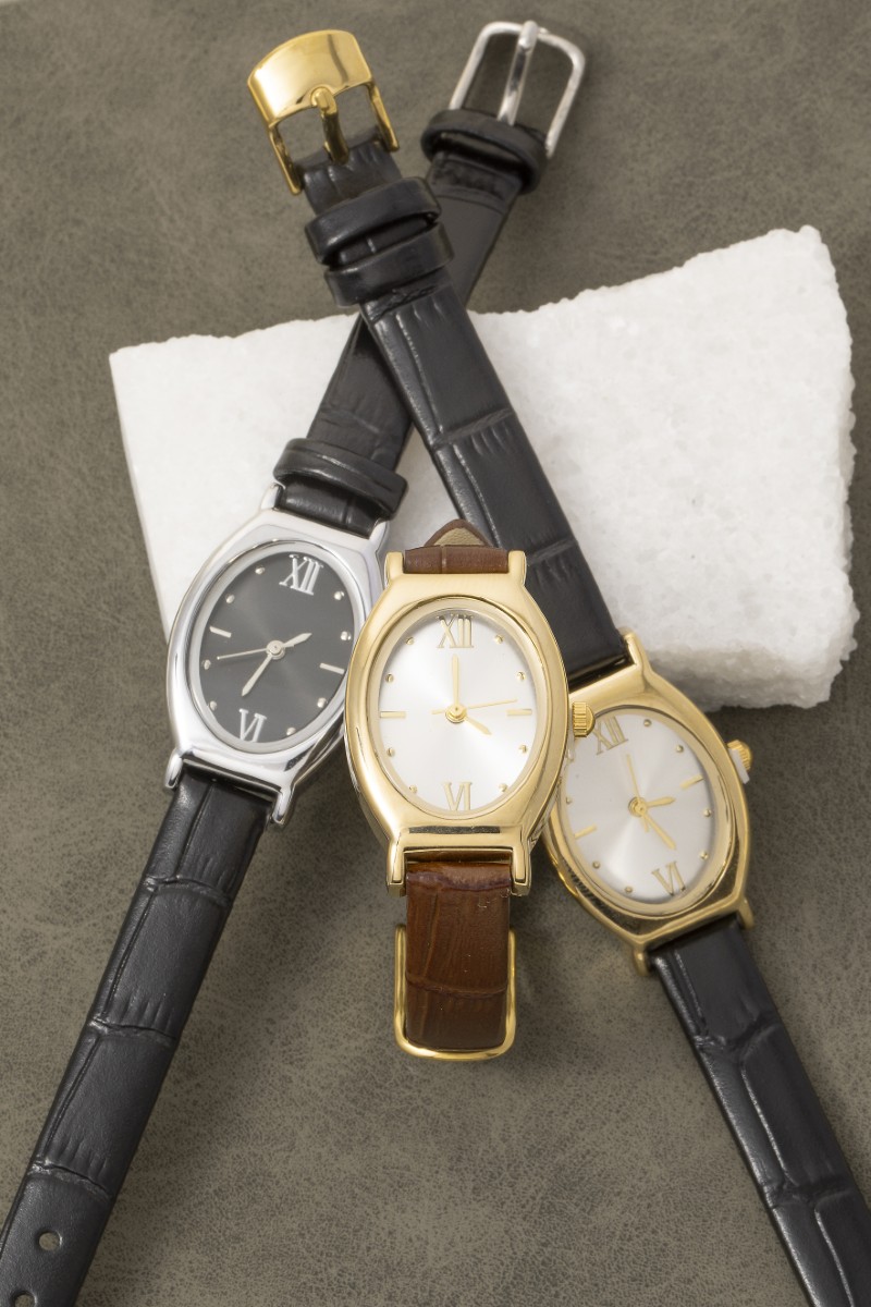 Vintage Thin Leather Strap Oval Watch