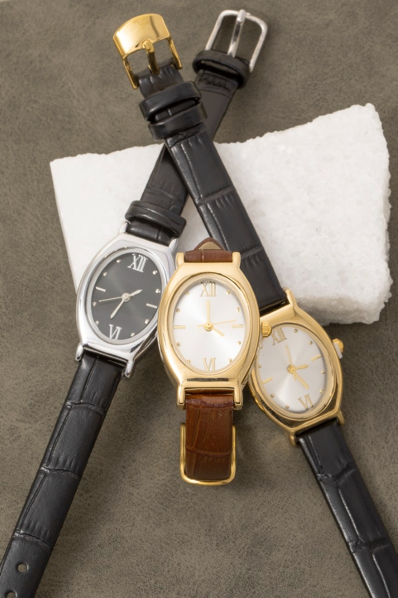 Vintage Thin Leather Strap Oval Watch