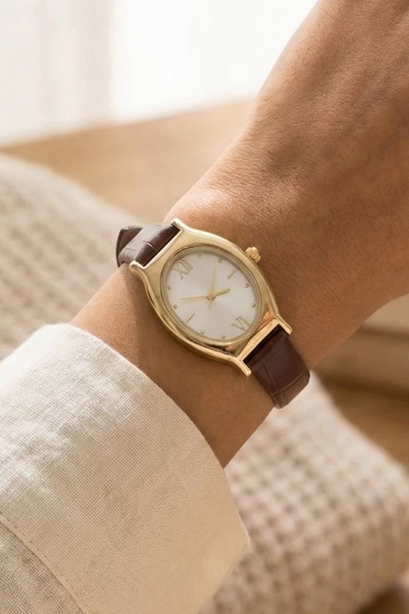 Vintage Thin Leather Strap Oval Watch