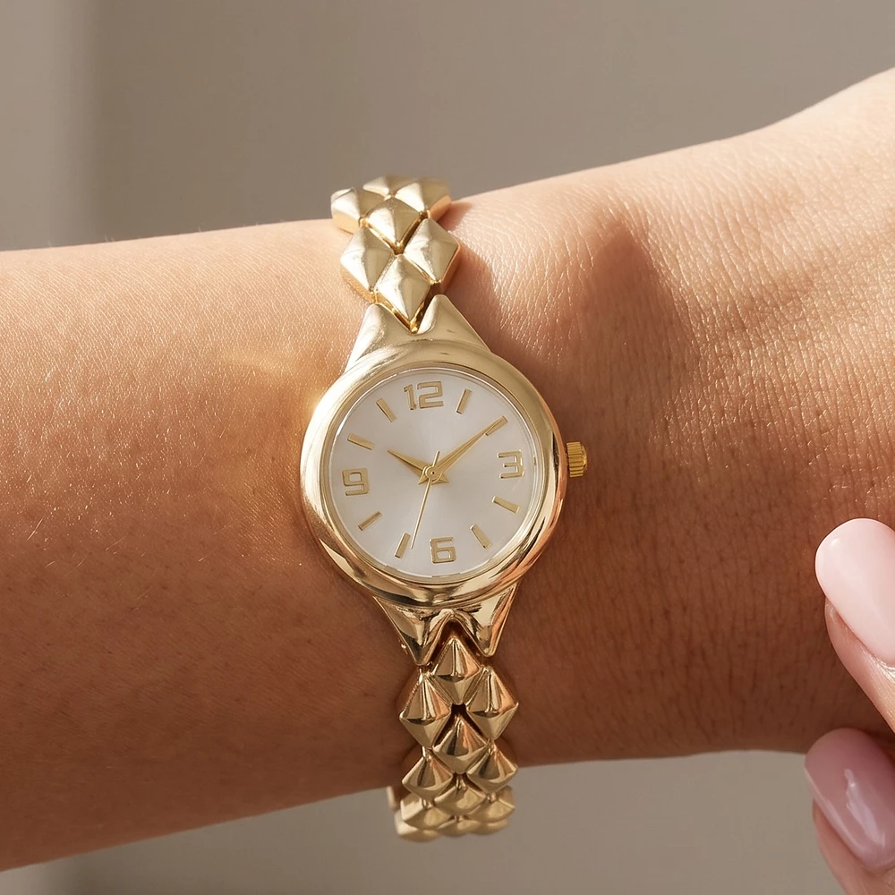 Round Case Quilted Diamond Link Watch