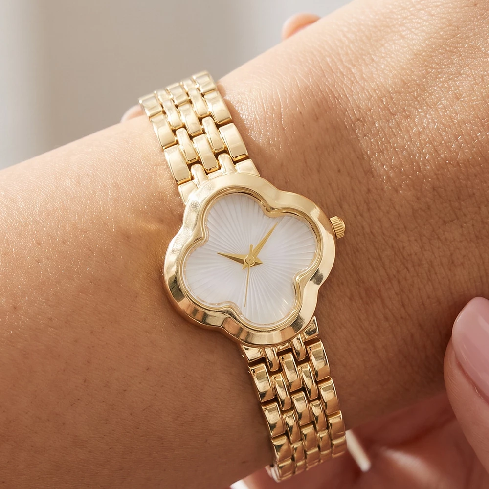 Clover Case Jubilee Link Bracelet Watch