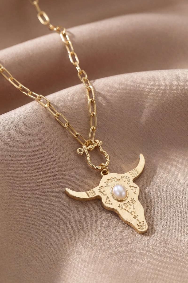 Western Oval Pearl Stud Bullhead Pendant Necklace