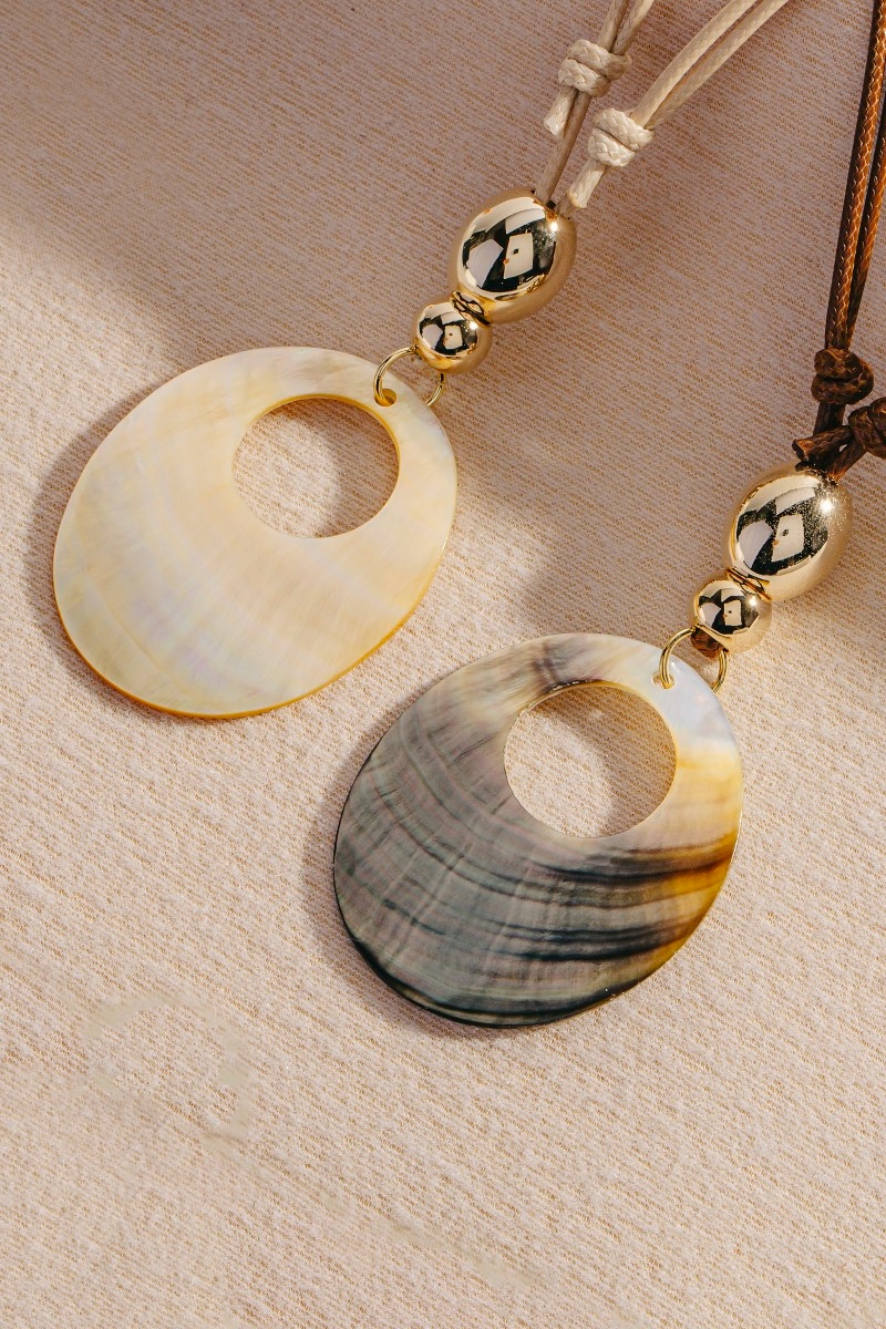 Large Sea Shell Oval Hoop Pendant Layered Cord Necklace