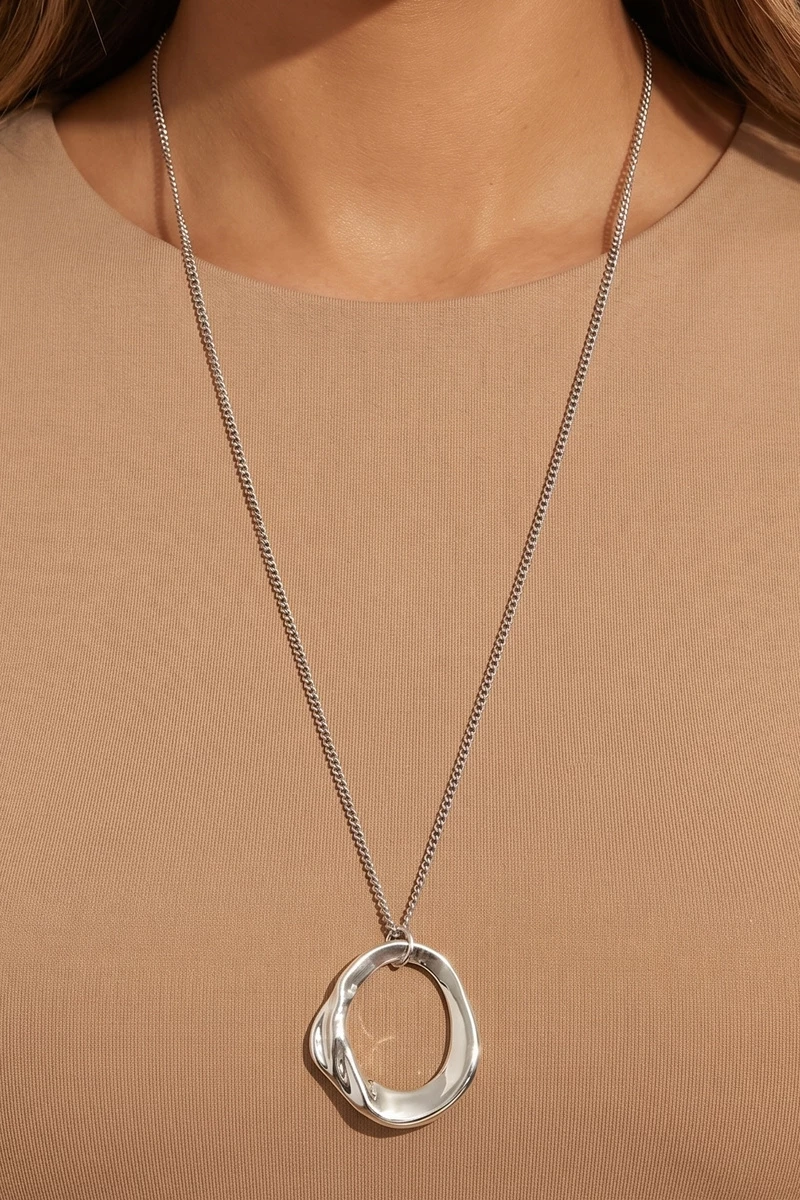 Oval Cutout Pendant Dainty Chain Necklace