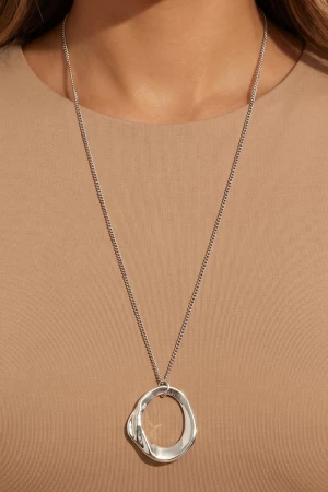 Oval Cutout Pendant Dainty Chain Necklace