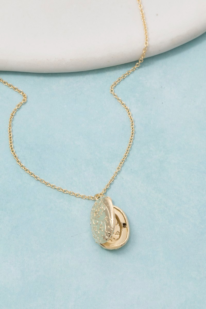 Textured Oval Medallion Pendant Necklace