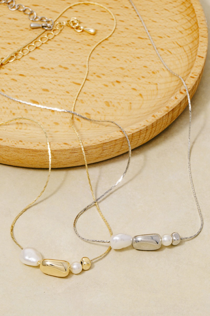 Pearl And Metallic Beads Dainty Chain Necklace