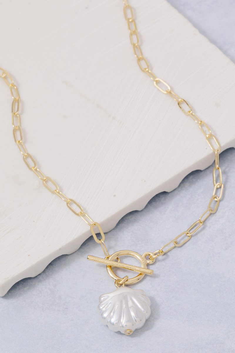 Toggle Chain Seashell Pendant Necklace
