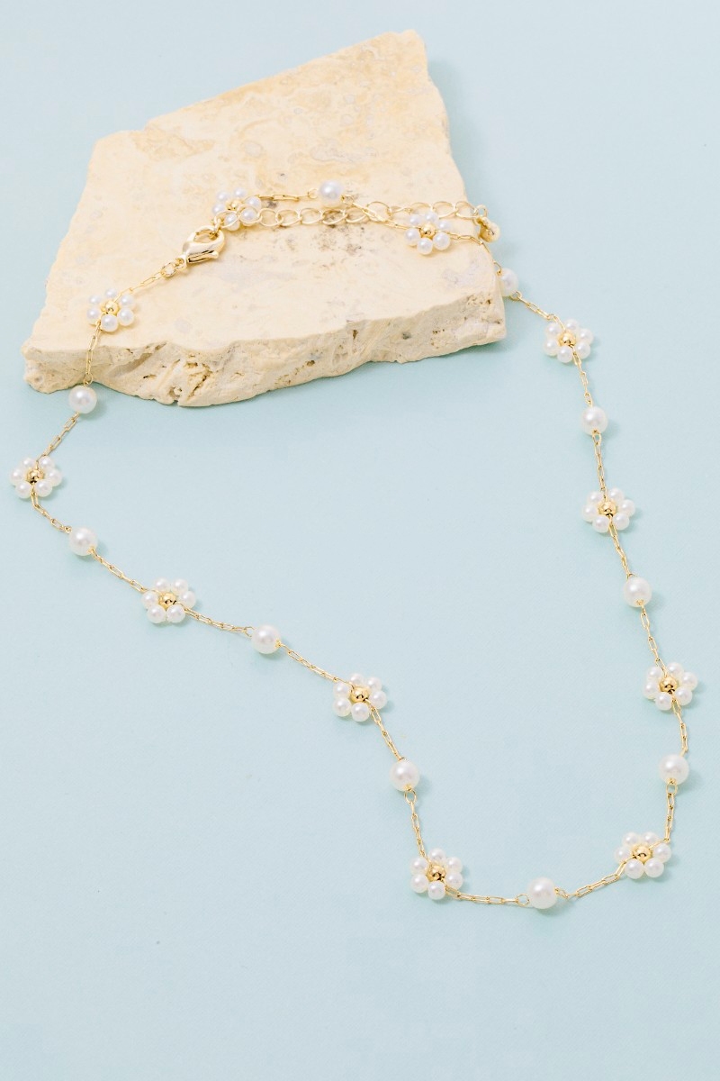 Floral Pearl Beaded Necklace