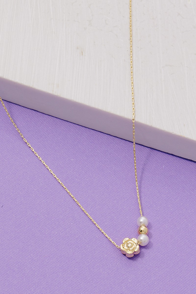 Pearl And Flower Beads Charm Necklace