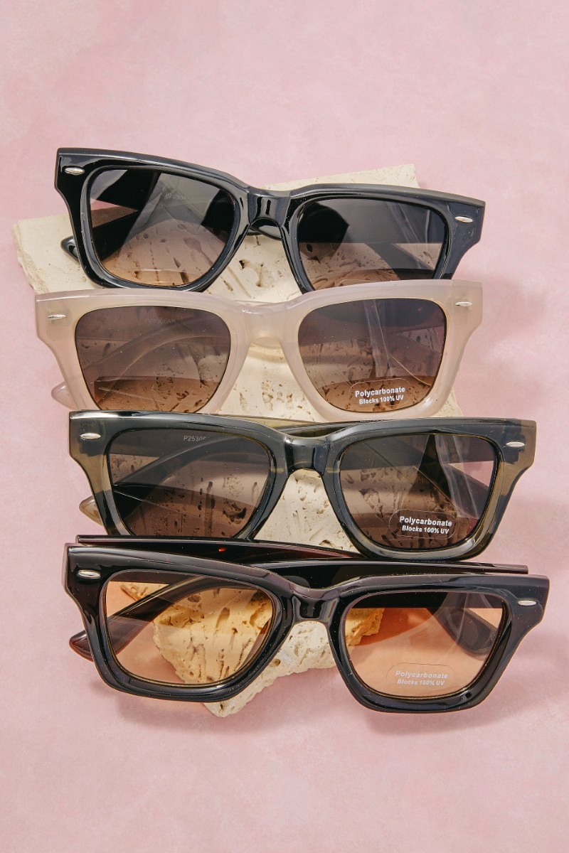 Thick Retro Frame Rivet Detail Sunglasses