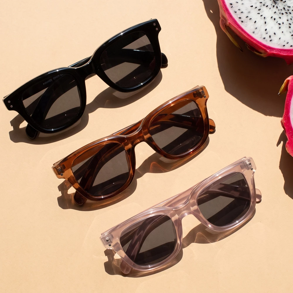 Compact Retro Square Rivet Sunglasses