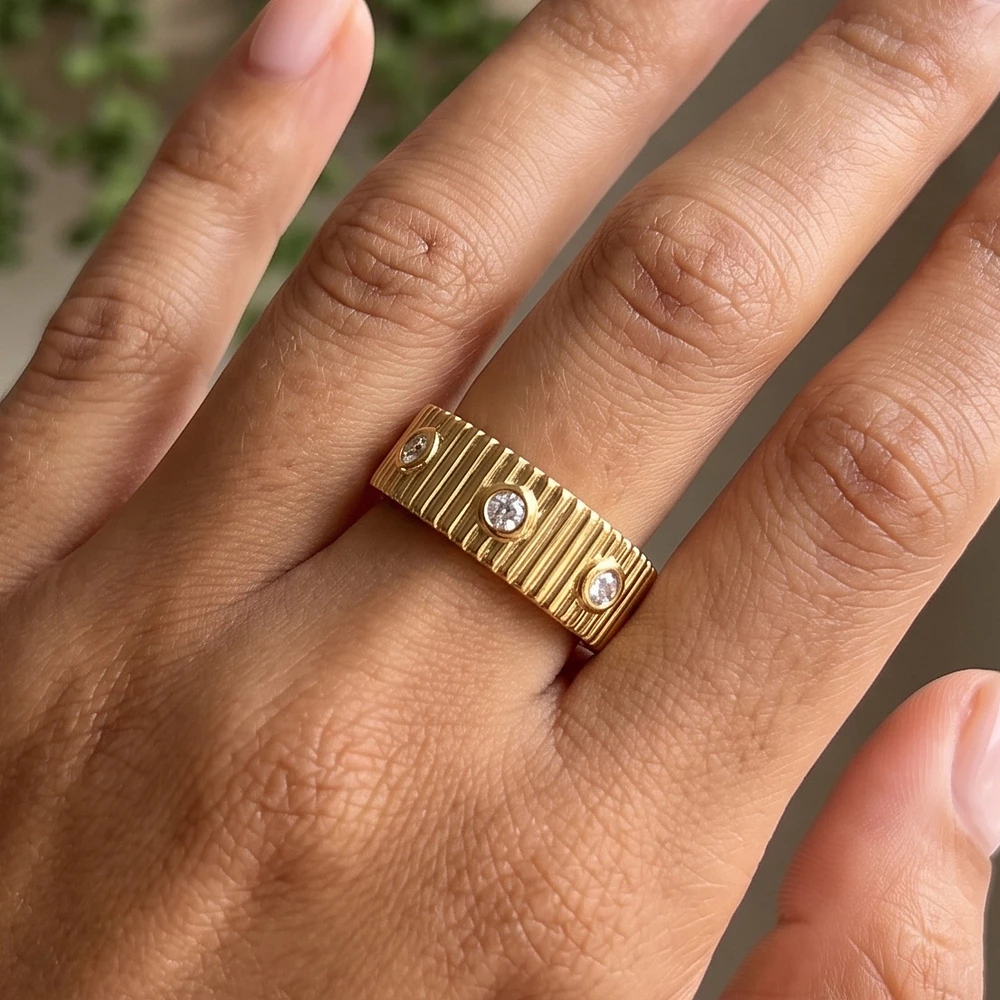 Ribbed Flex Band Bezel Cz Station Ring