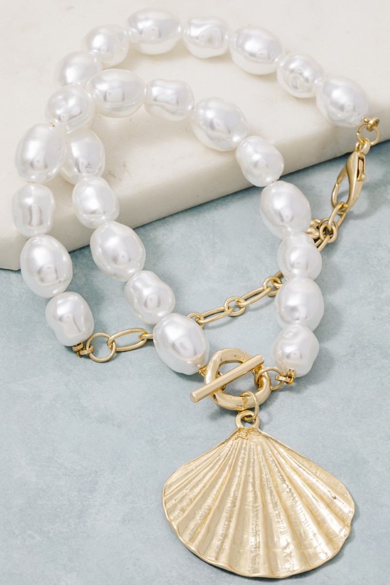 Large Clam Shell Pendant Pearl Beaded Necklace