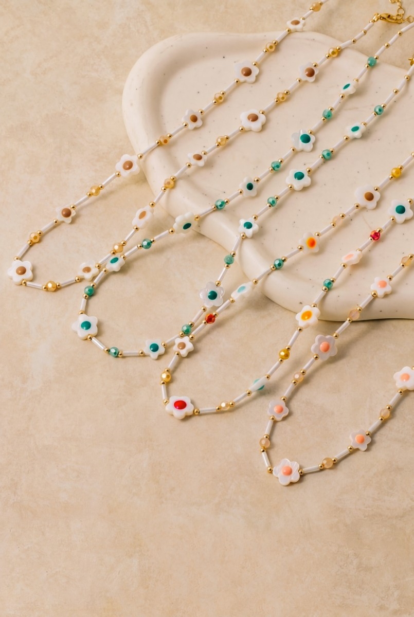 Daisy Flower Beaded Necklace