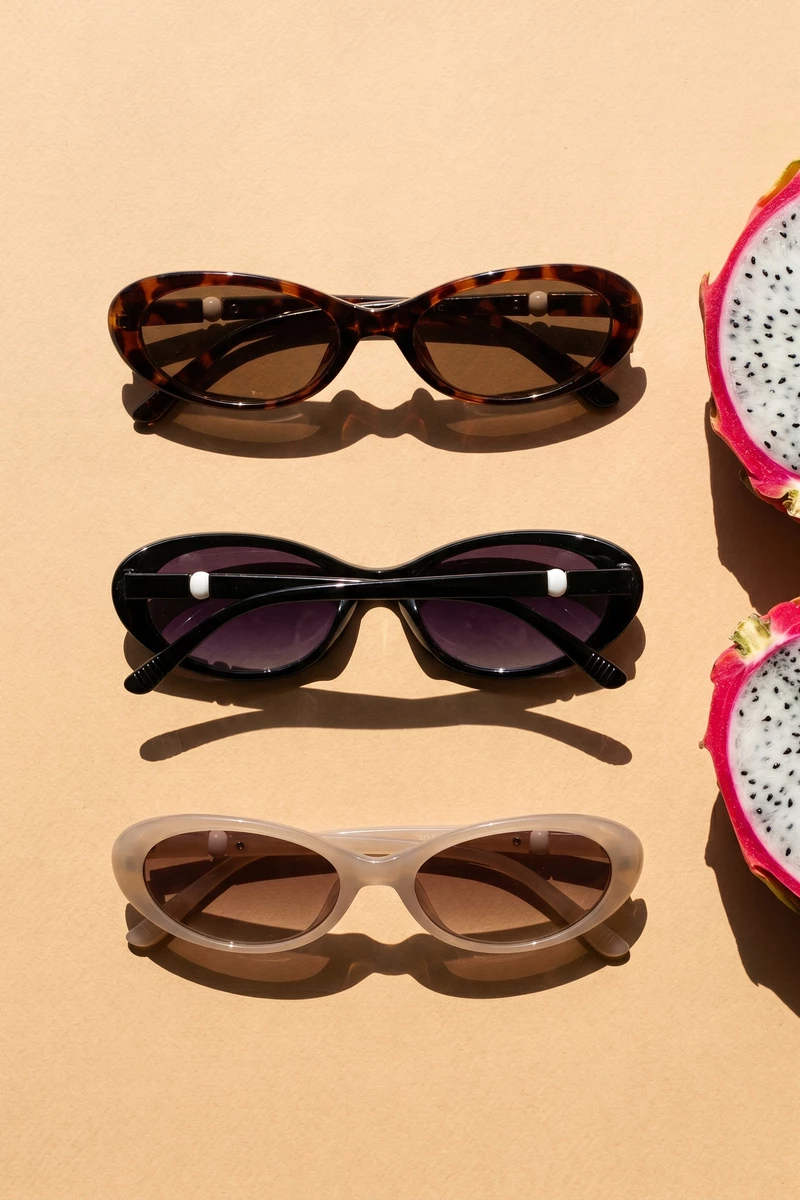 Slim Retro Oval Frame Sunglasses