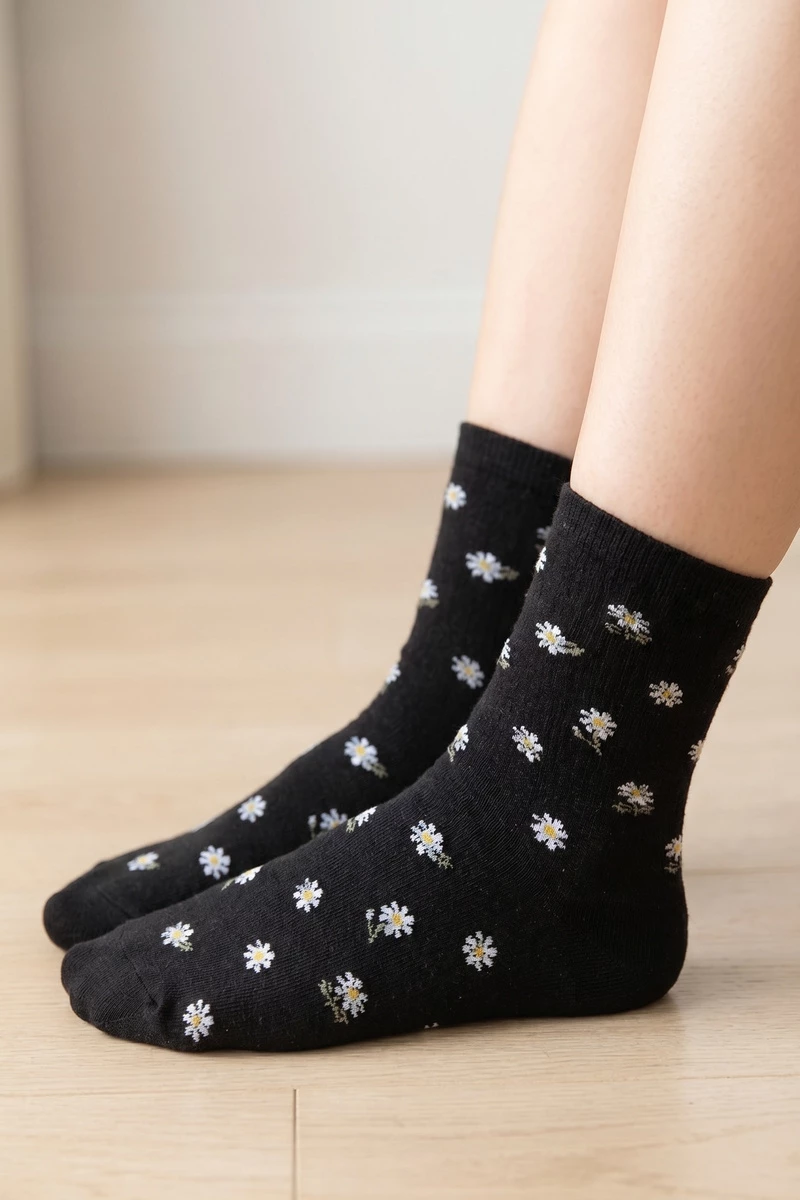 Black Daisy Scatter Print Crew Socks